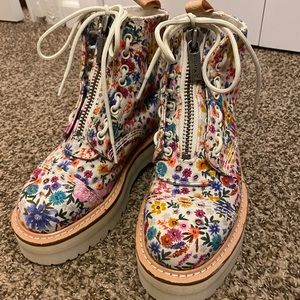 Dr Martens Sinclair Wanderlust Boot